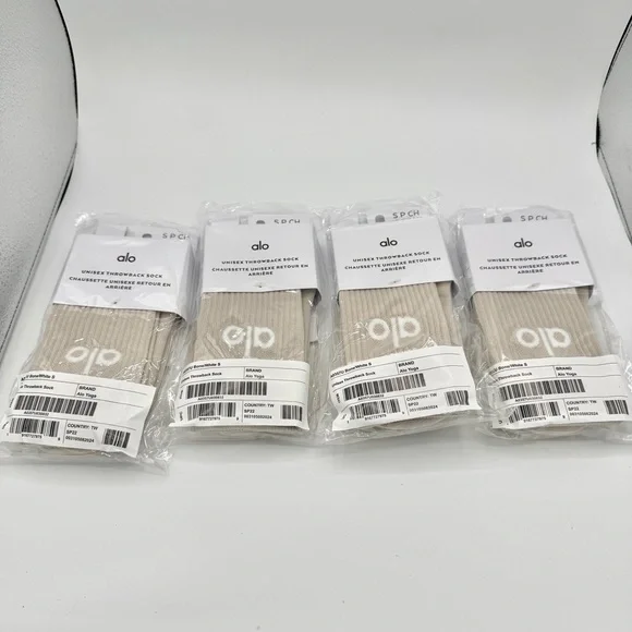 NWT Alo Yoga BUNDLE 4x Unisex Throwback Socks, Bone White 4 Pairs 8 Socks Total